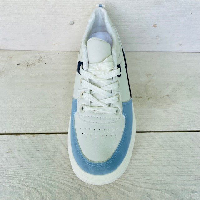 Trendy sneakers blauw
