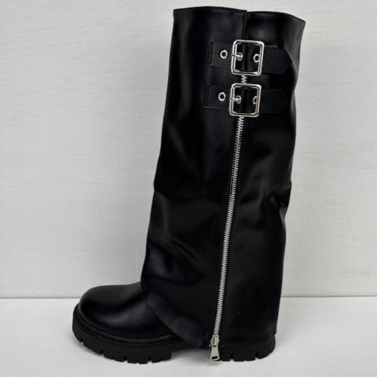 Leatherlook boots met flap en gespjes zwart