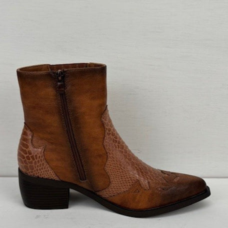Laag cowboylaarsje met croco details camel