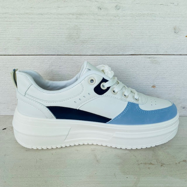 Trendy sneakers blauw