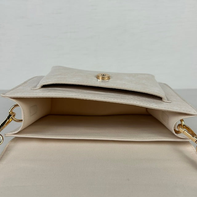 Leuk schoudertasje met crocoprint beige