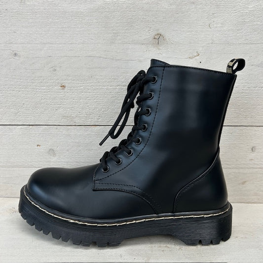 Veterboots met stoere zool zwart