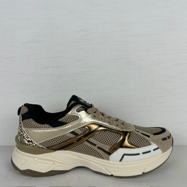 Trendy sneakers met sportief design goud