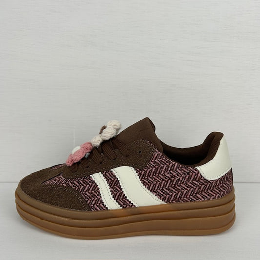 Leuk retro sneakers met bloemetjes roze