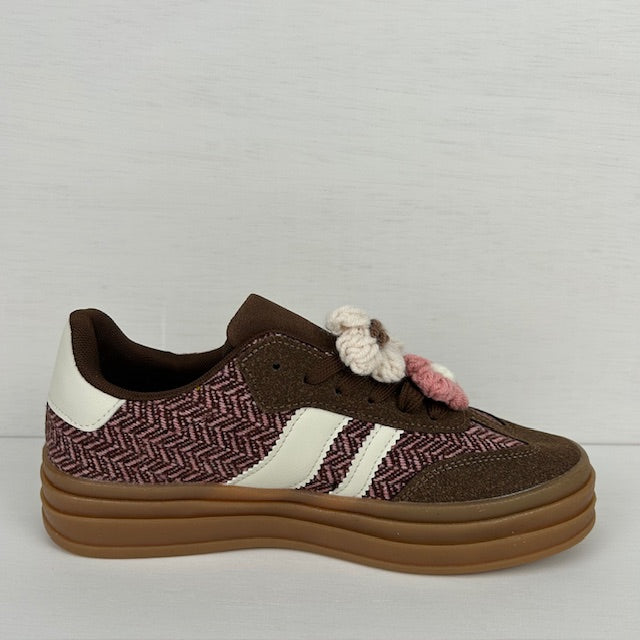 Leuk retro sneakers met bloemetjes roze