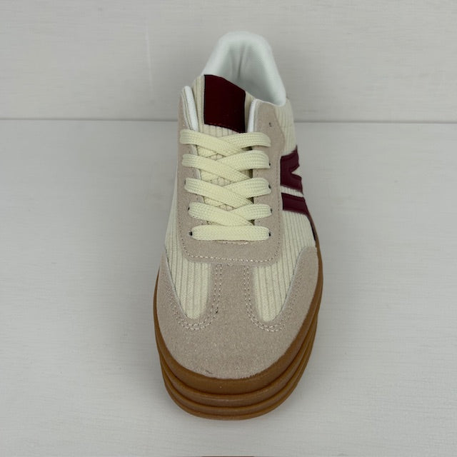 Retro sneakers met leuk design beige