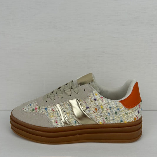 Retro sneakers met gave afwerking goud