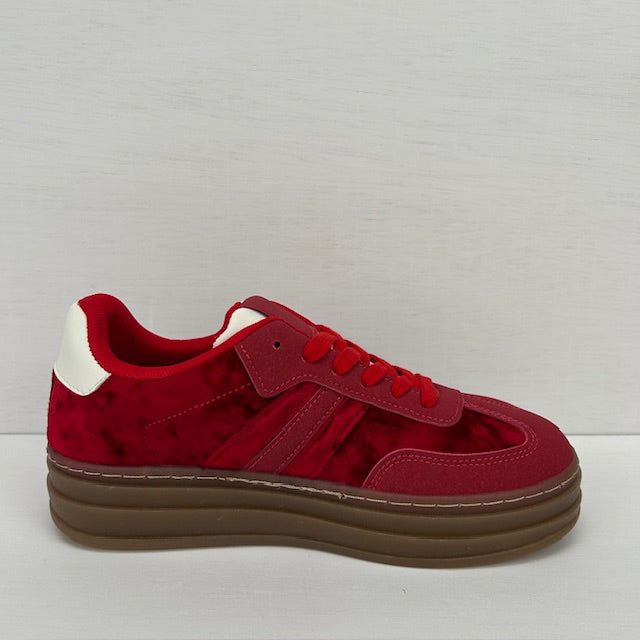 Retro sneakers met trendy design rood