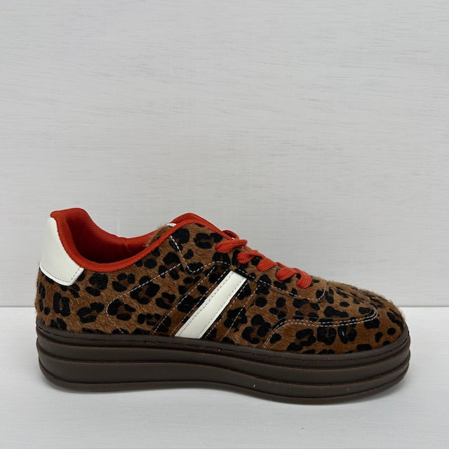Retro sneakers met trendy design panter