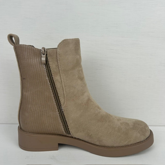 Enkellaarsje met leuk gespje khaki