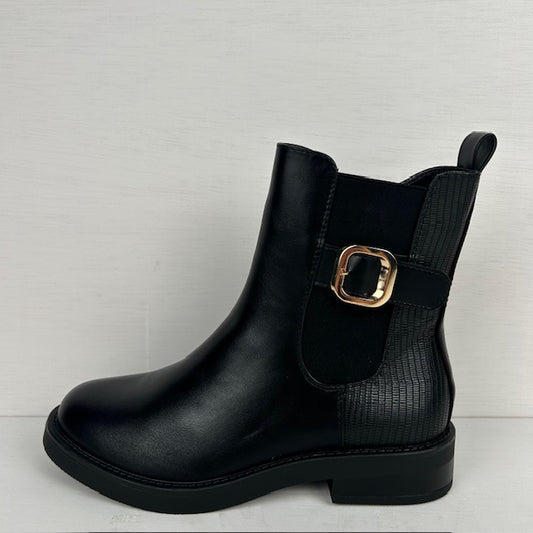 Enkellaarsje met leuk gespje zwart