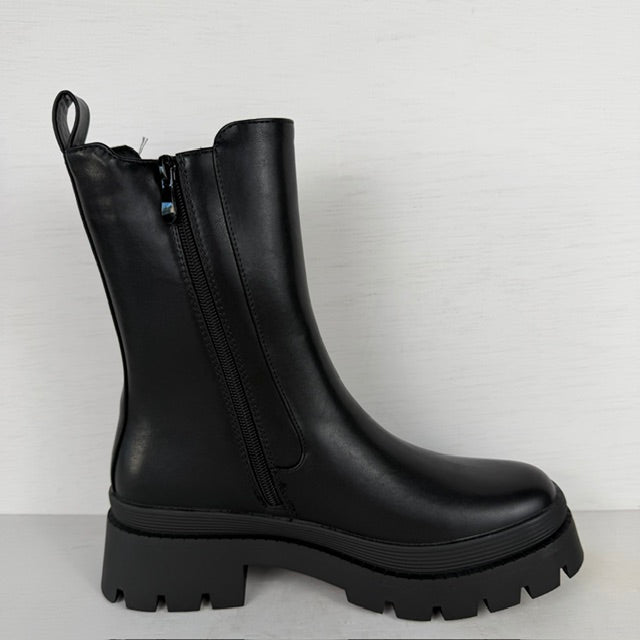 Leuke boots met stoere zool en elastiek zwart