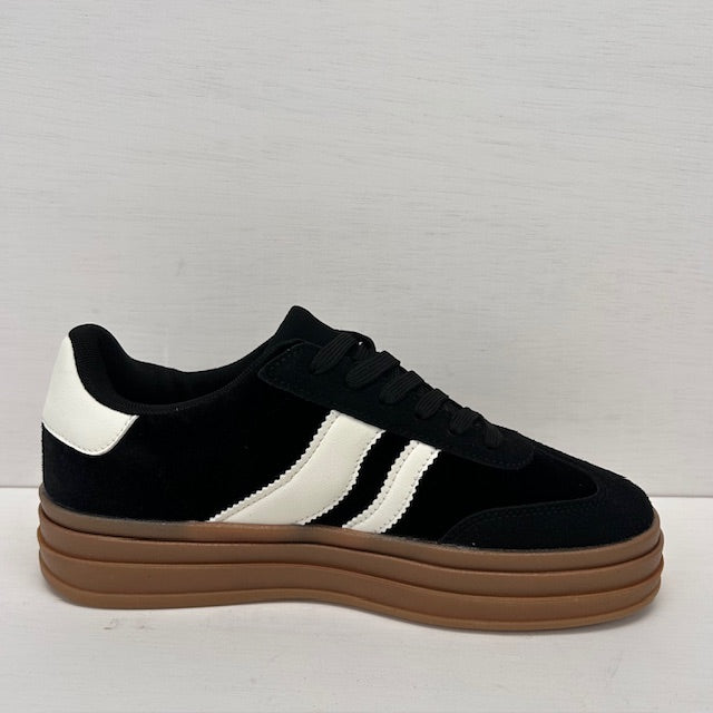 Retro sneakers met witte details zwart