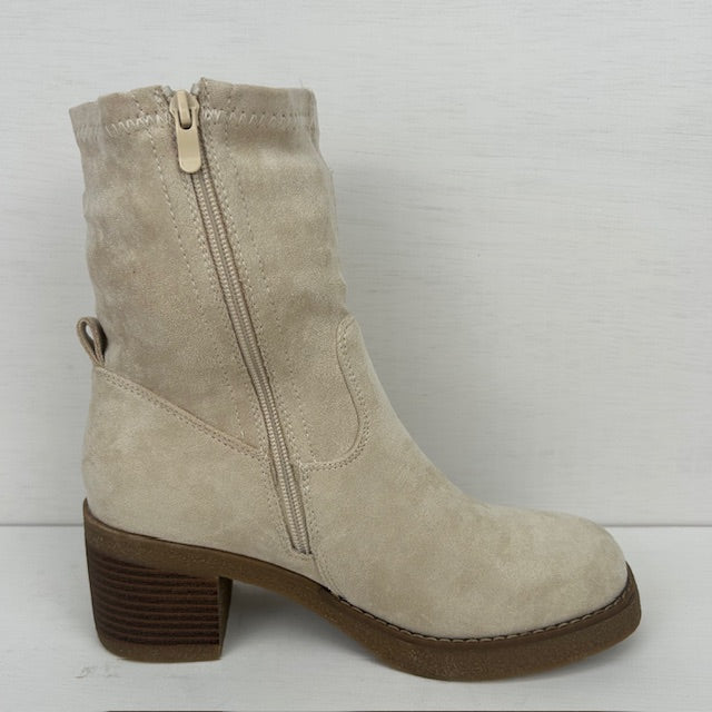 Suèdine laarsjes met stevige hak beige