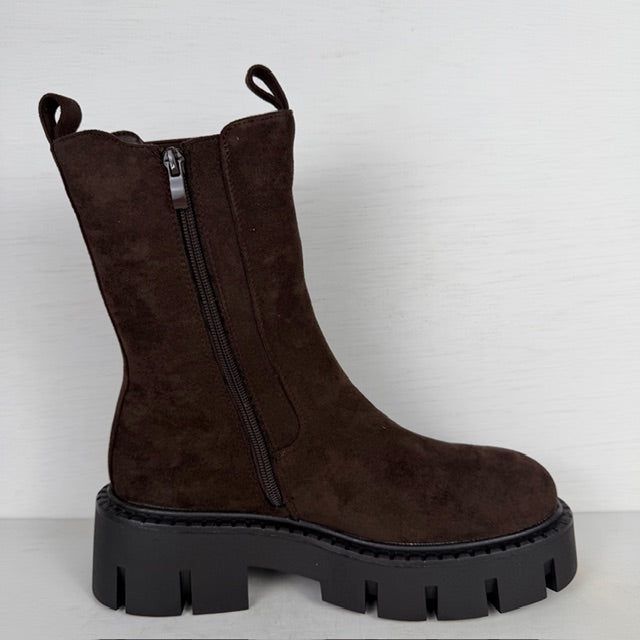Geweldige boots met stoere zool en lusjes bruin