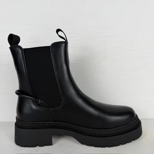Leatherlook boots met elastiek en lusjes zwart