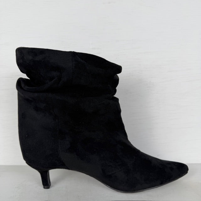 Slouchy laarzen met klein naaldhakje zwart