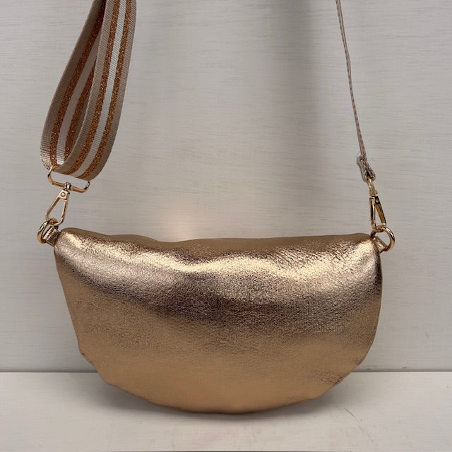 Metallic love crossbody champagne