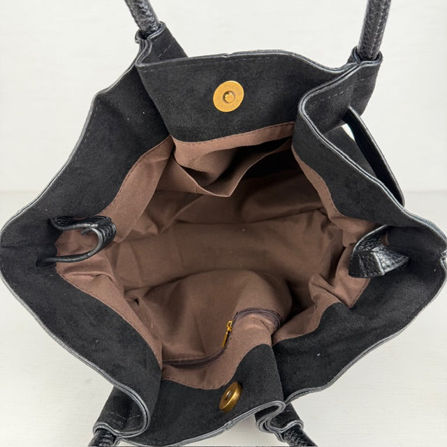 Slouchy schoudertas met gouden detail zwart