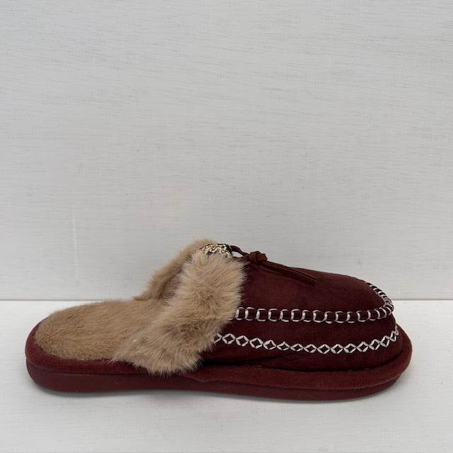 Pantoffels met leuk stiksel bordeaux rood