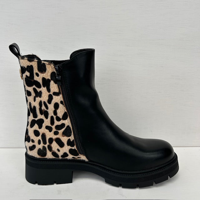 Leatherlook boots met panter hak zwart