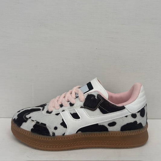 Leuke retro sneakers met koeienprint