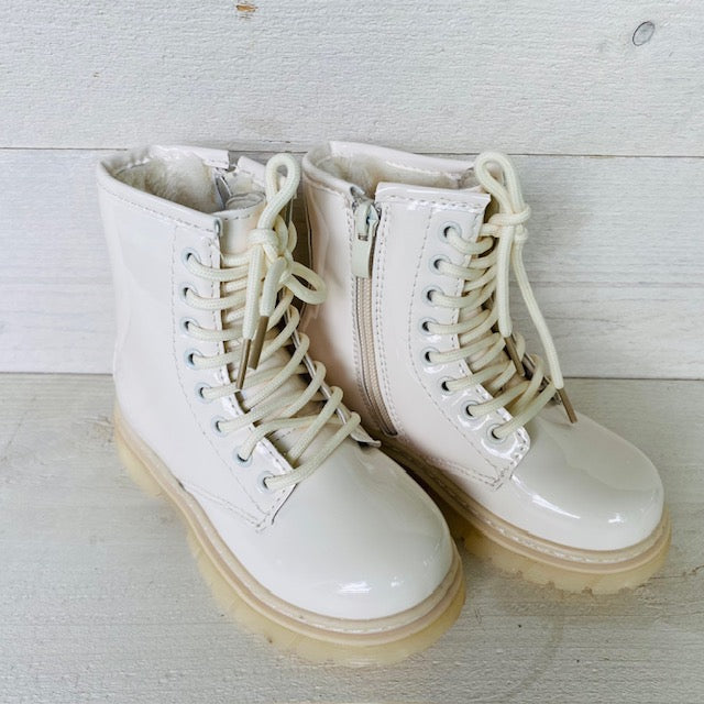 Shiny kids boots beige