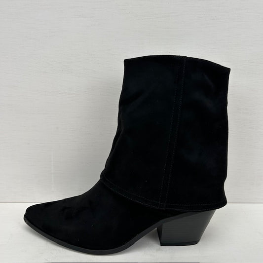 Leuk enkellaarsje met flap zwart