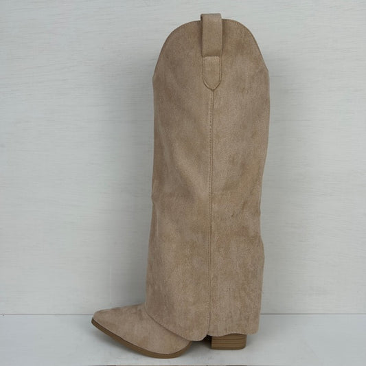 Hoge suèdine cowboylaarzen met flap beige