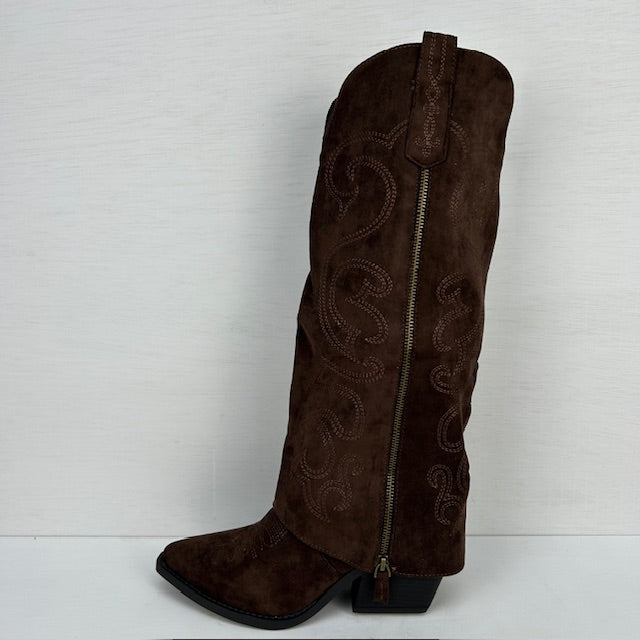 Hoge suèdine cowboylaarzen met sierlijke flap bruin