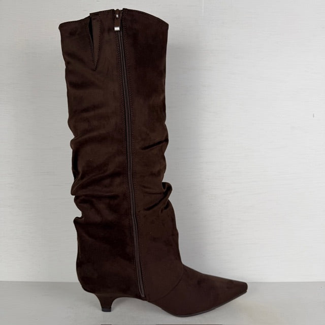 Hoge slouchy laarzen met klein naaldhakje donkerbruin