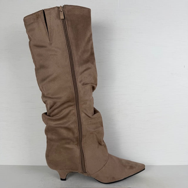 Hoge slouchy laarzen met klein naaldhakje taupe