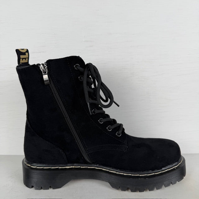 Veterboots met stoere zool zwart
