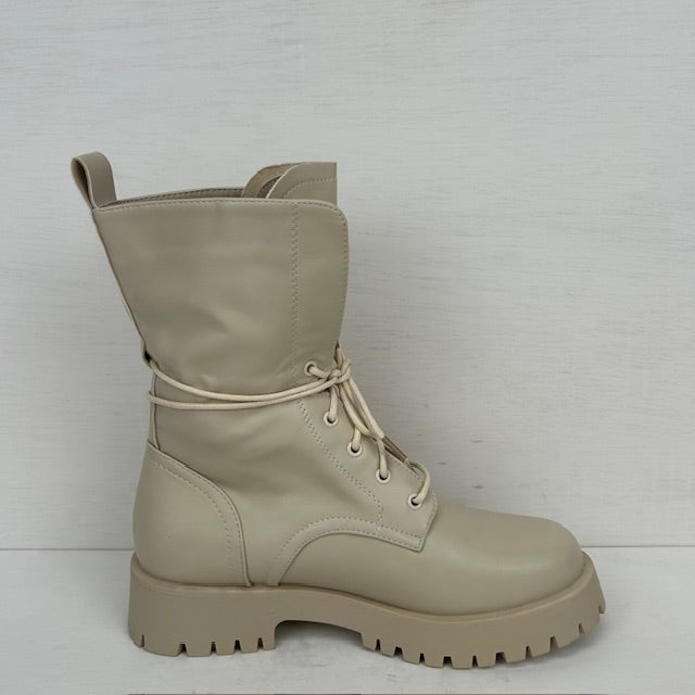 Gave leatherlook veterboots beige