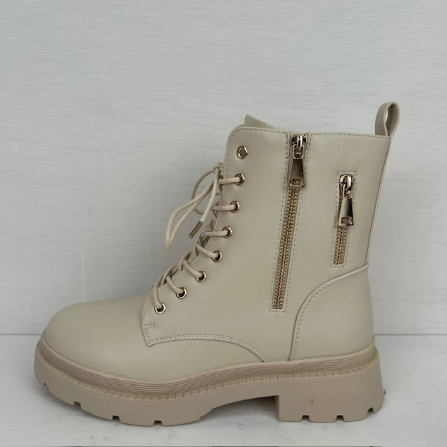 Leatherlook veterboots met sierritsjes beige