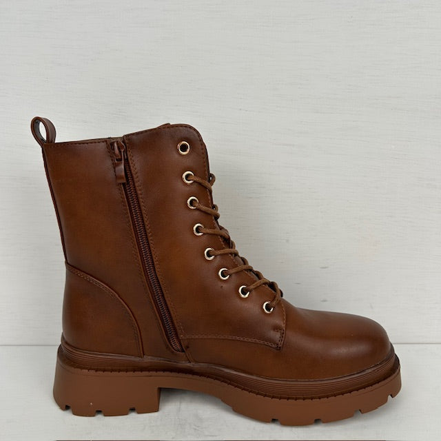 Leatherlook veterboots met sierritsjes camel