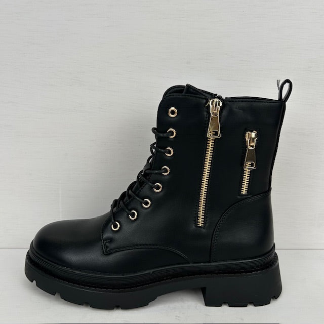 Leatherlook veterboots met sierritsjes zwart