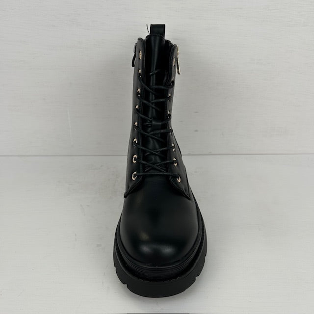 Leatherlook veterboots met sierritsjes zwart