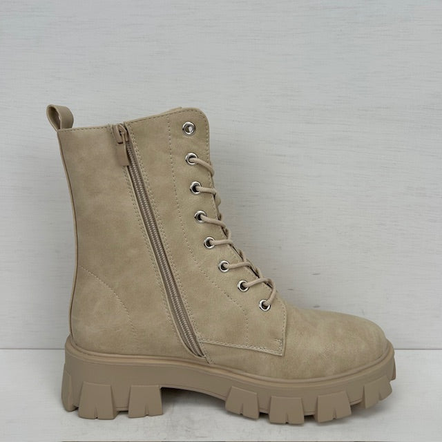 Gave veterboots met stoere zool beige