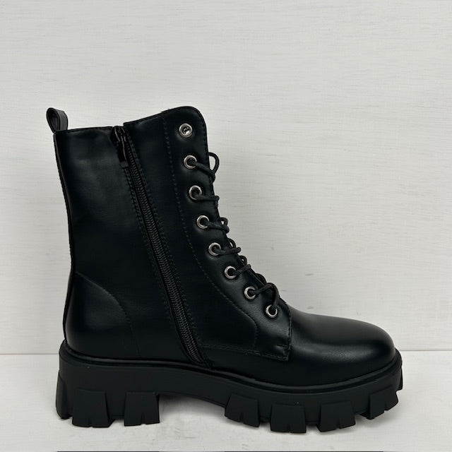 Gave veterboots met stoere zool zwart