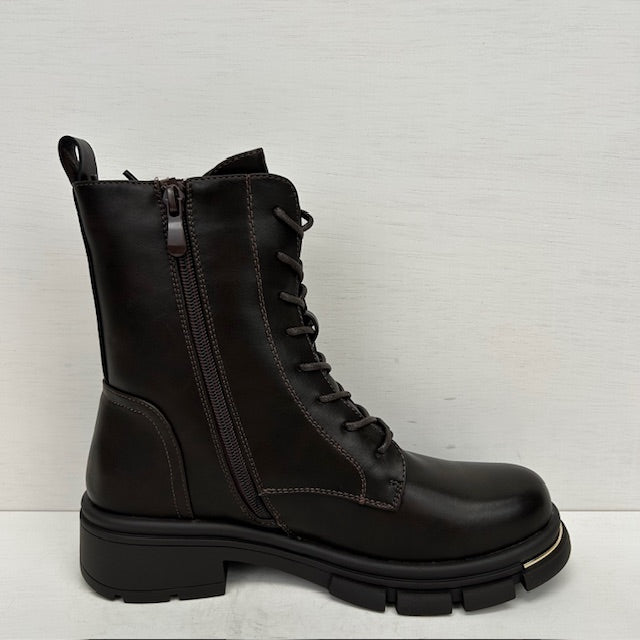 Leatherlook veterboots met leuke sierrits donkerbruin