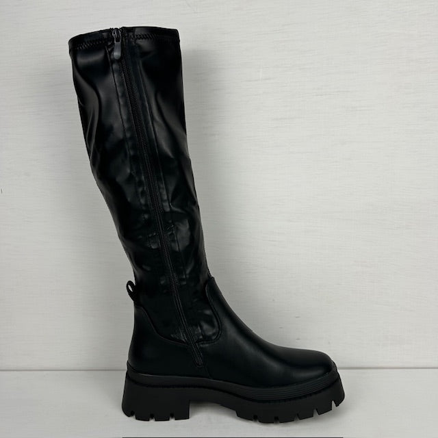 Hoge leatherlook laarzen met stoere zool zwart
