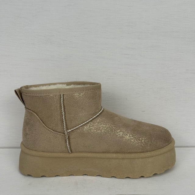Gave uggies met shiny look khaki