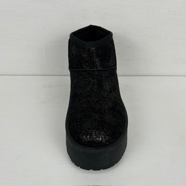 Gave uggies met shiny look zwart
