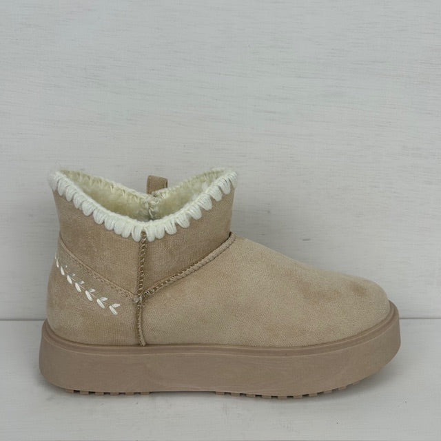Uggies met leuk stiksel beige