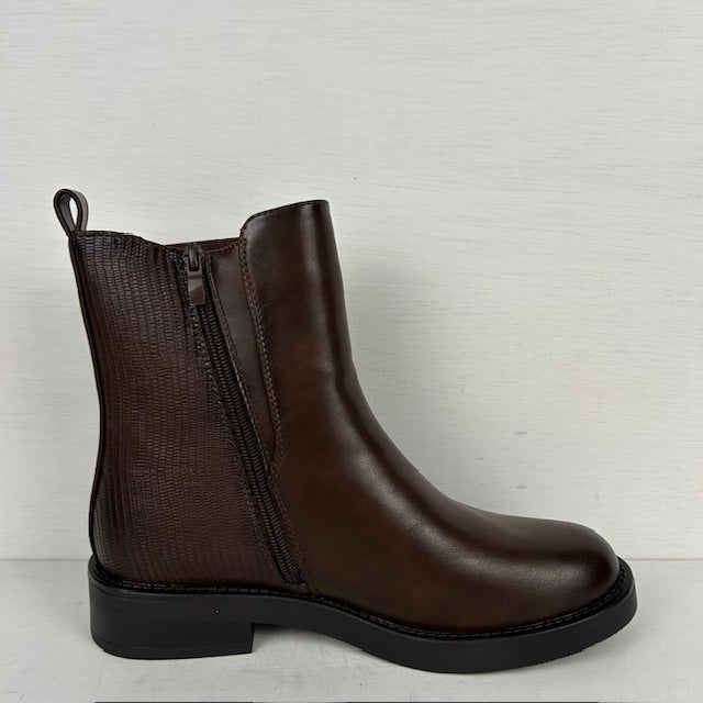 Enkellaarsje met leuk gespje bruin