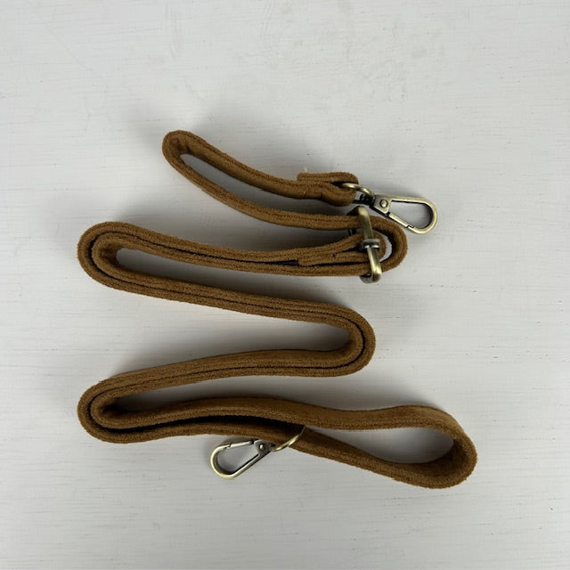 Trendy schoudertas met studs camel