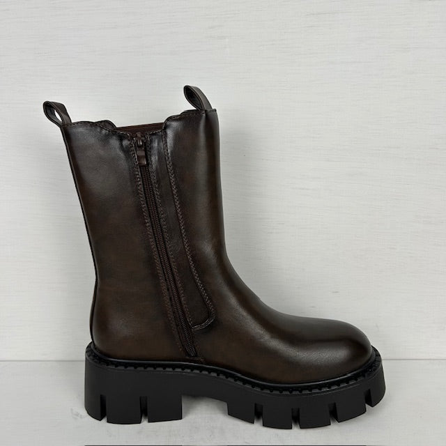 Leatherlook boots met stoere zool bruin