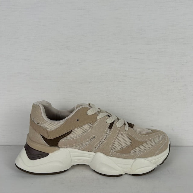 Sneakers met stoere zool beige