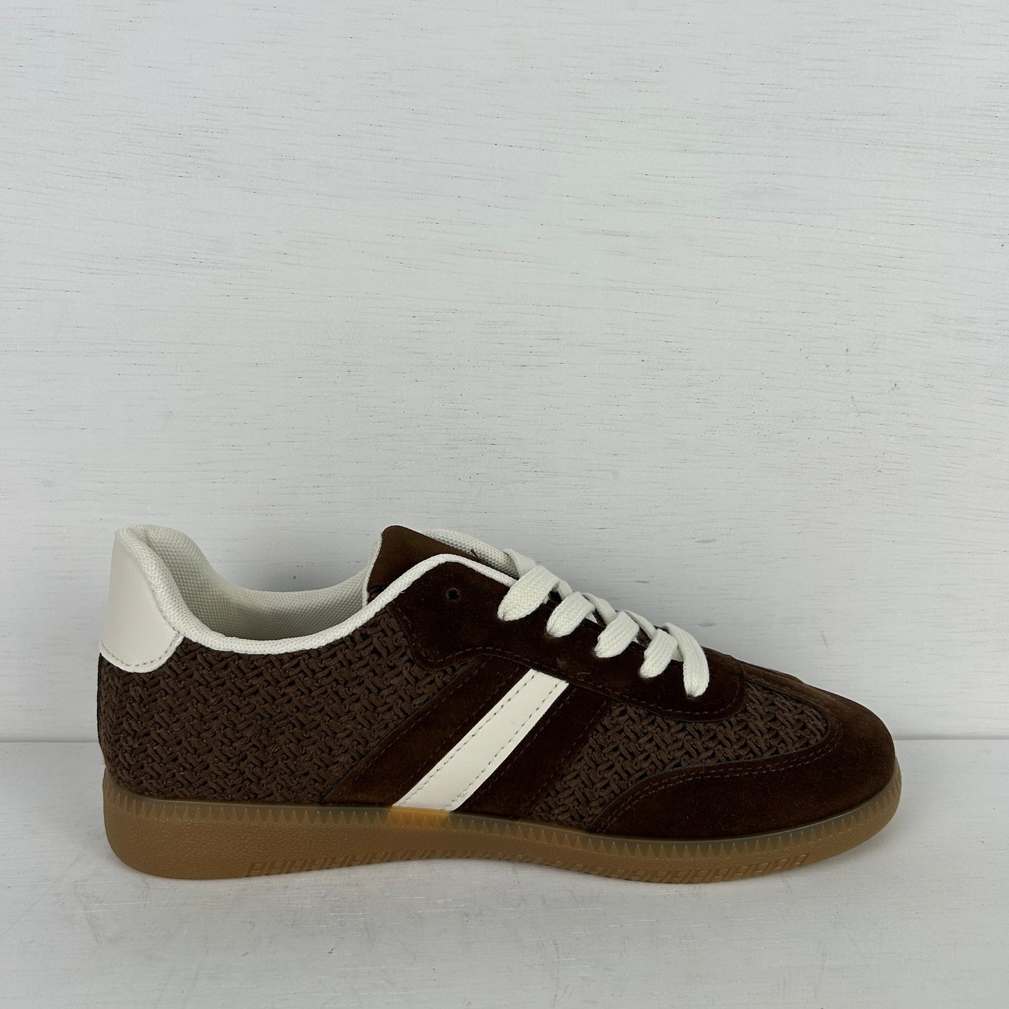 Trendy sneakers met lage retrozool bruin